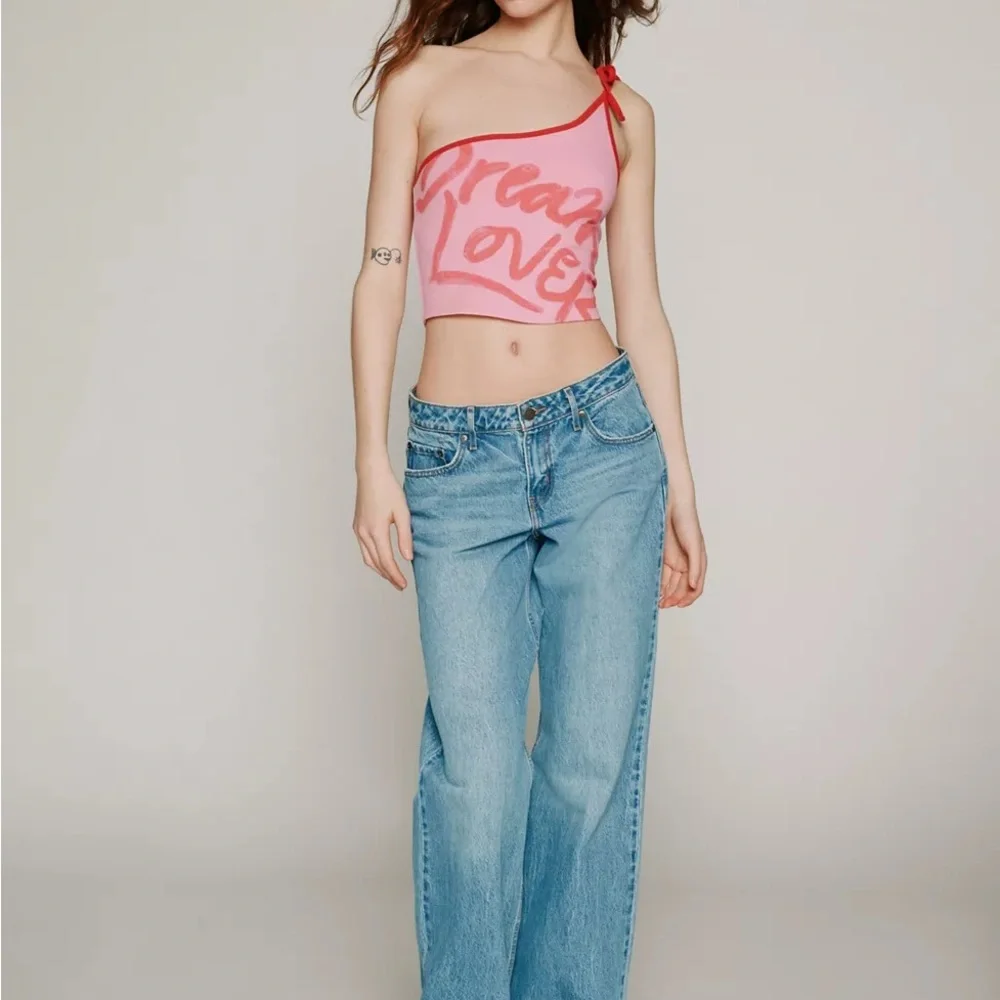 Urban outfitters large nwot Pink Asymmetrical Strap Top - Picture 2 of 6